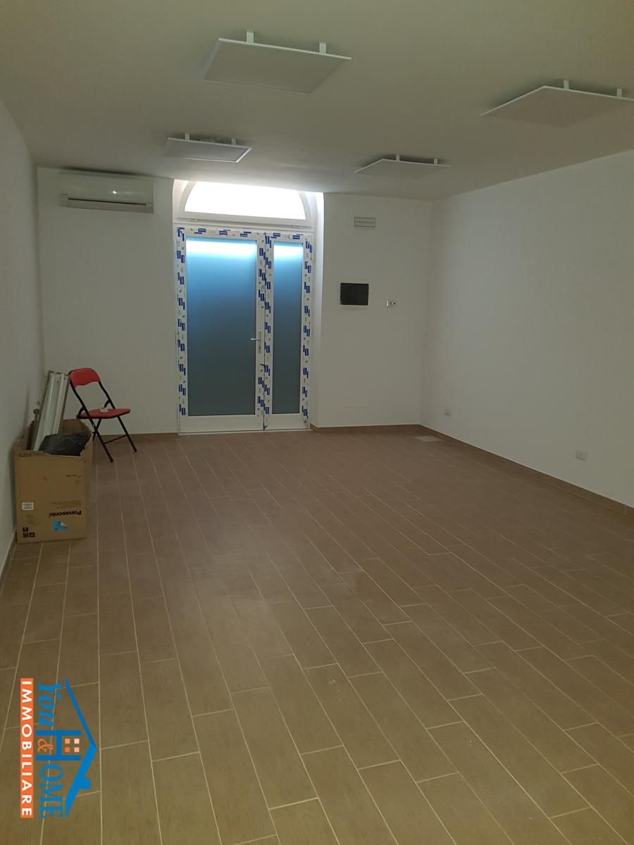Negozio - Loc.Com. BARI vendita  Bari  You  and  Home