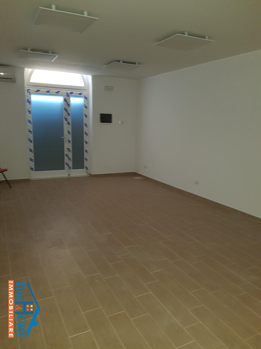 Negozio - Loc.Com. BARI vendita  Bari  You  and  Home