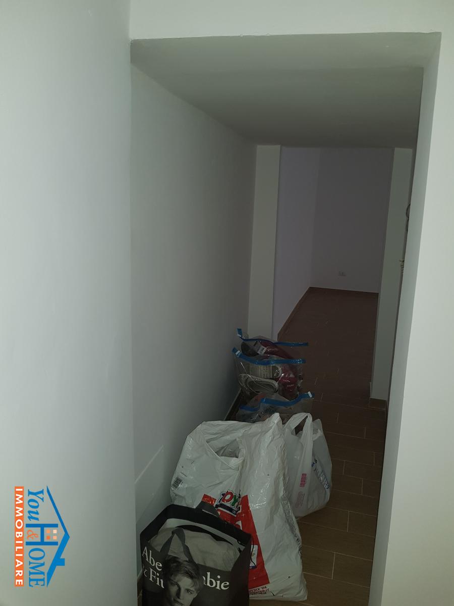 Negozio - Loc.Com. BARI vendita  Bari  You  and  Home